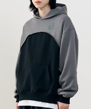 컴피 커브드 투톤 후디 [BLACK]