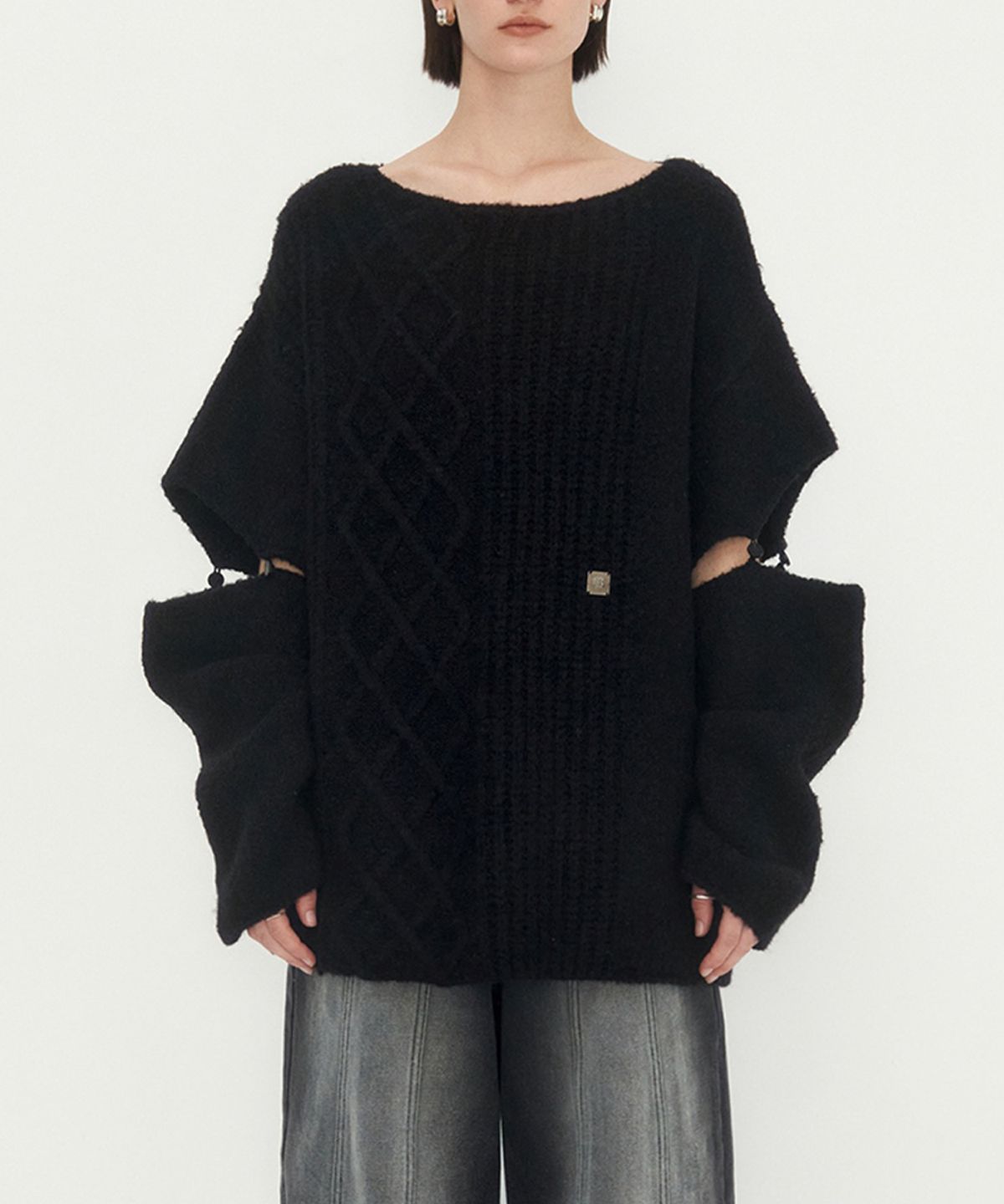 트리밍버드(TREEMINGBIRD) Sleeve Slit Boat Neck Knit [ Black ]