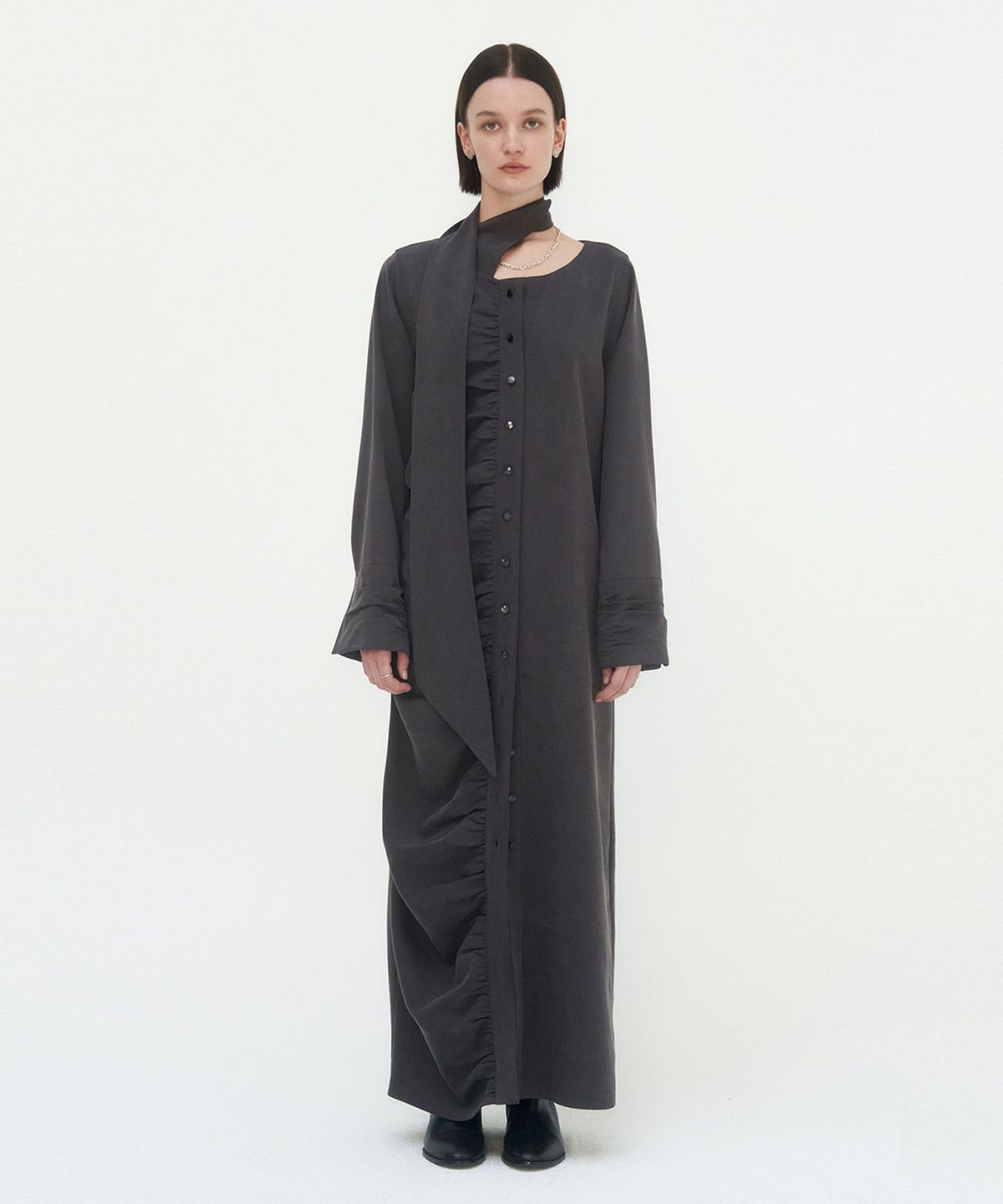 트리밍버드(TREEMINGBIRD) Scarf Shirring Long One-Piece [ Charcoal ]