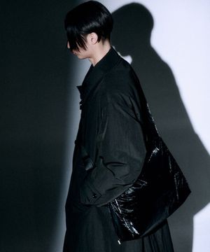 패디드 오버사이즈 스퀘어 백[제트블랙]