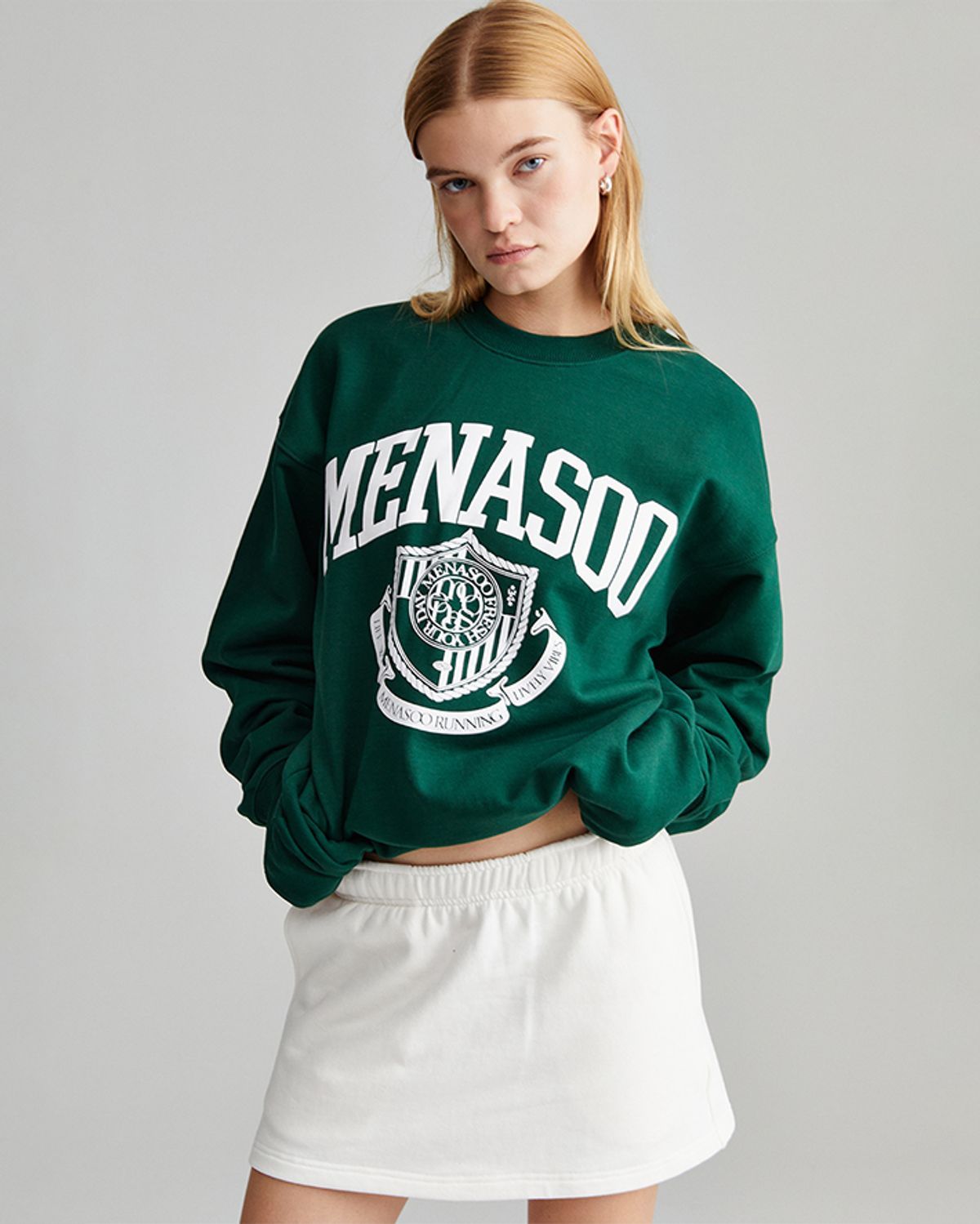 미나수(MENASOO) UNISEX CLASSIC EMBLEM SWEATSHIRT_GREEN