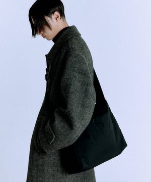 패디드 오버사이즈 스퀘어 백[블랙]