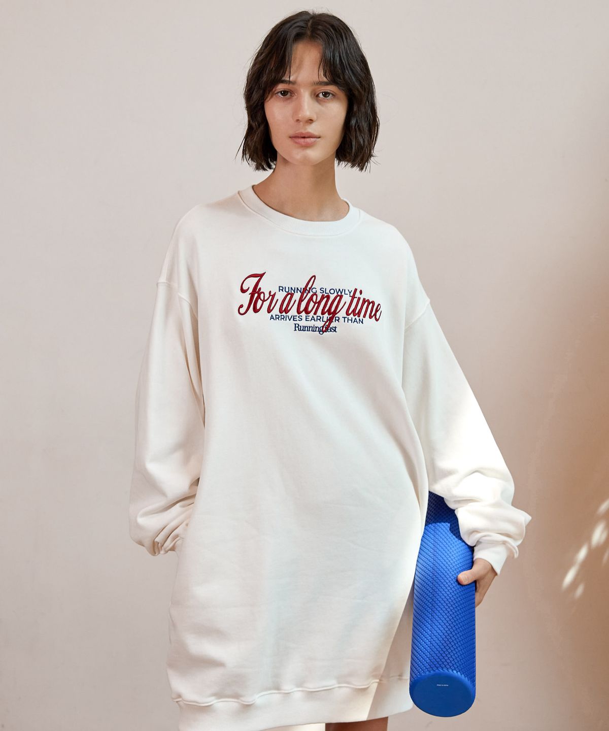 미나수(MENASOO) WOMEN SLOGAN LOOSE-FIT DRESS_IVORY