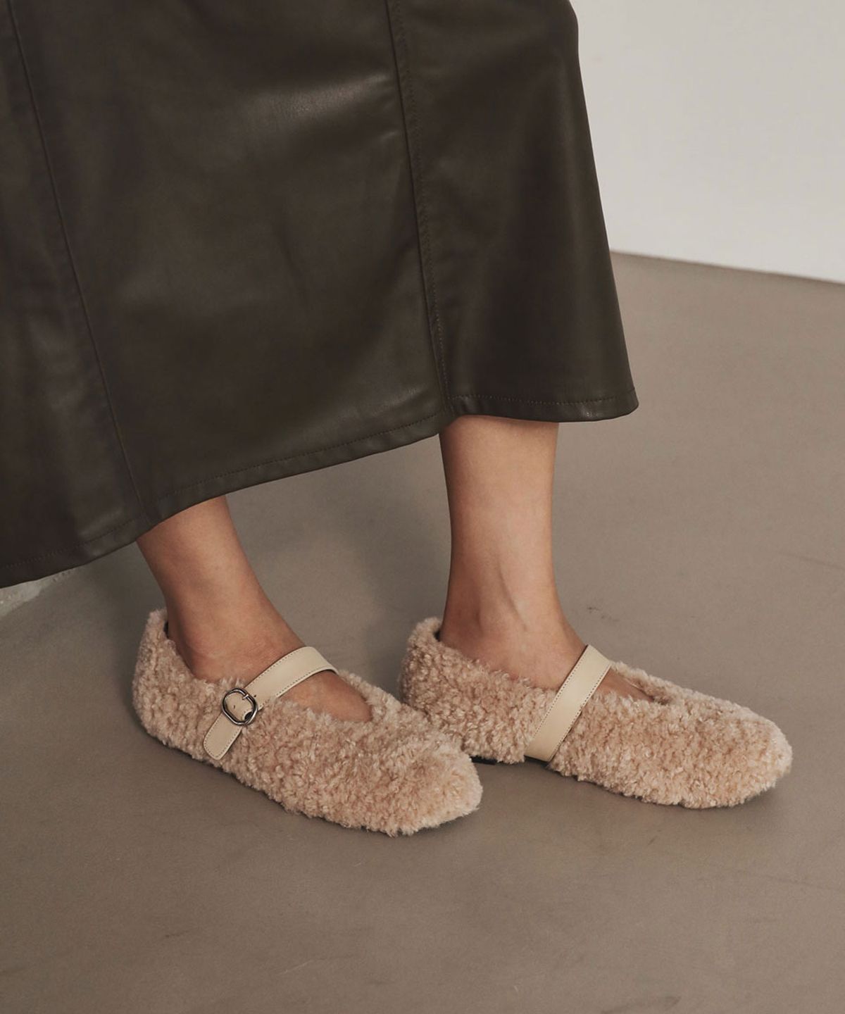 트윗비피(TWVP) 토푸 시어링플랫 Tofu Shearing Flat Shoes 23F57BE