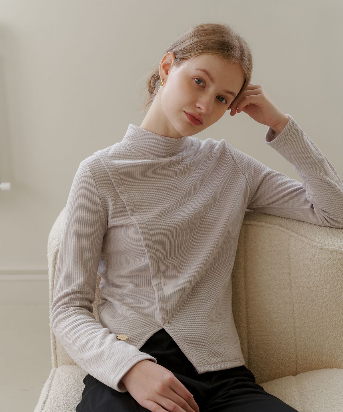 엽페(YUPPE) SLIM TURTLENECK T-SHIRT_BEIGE