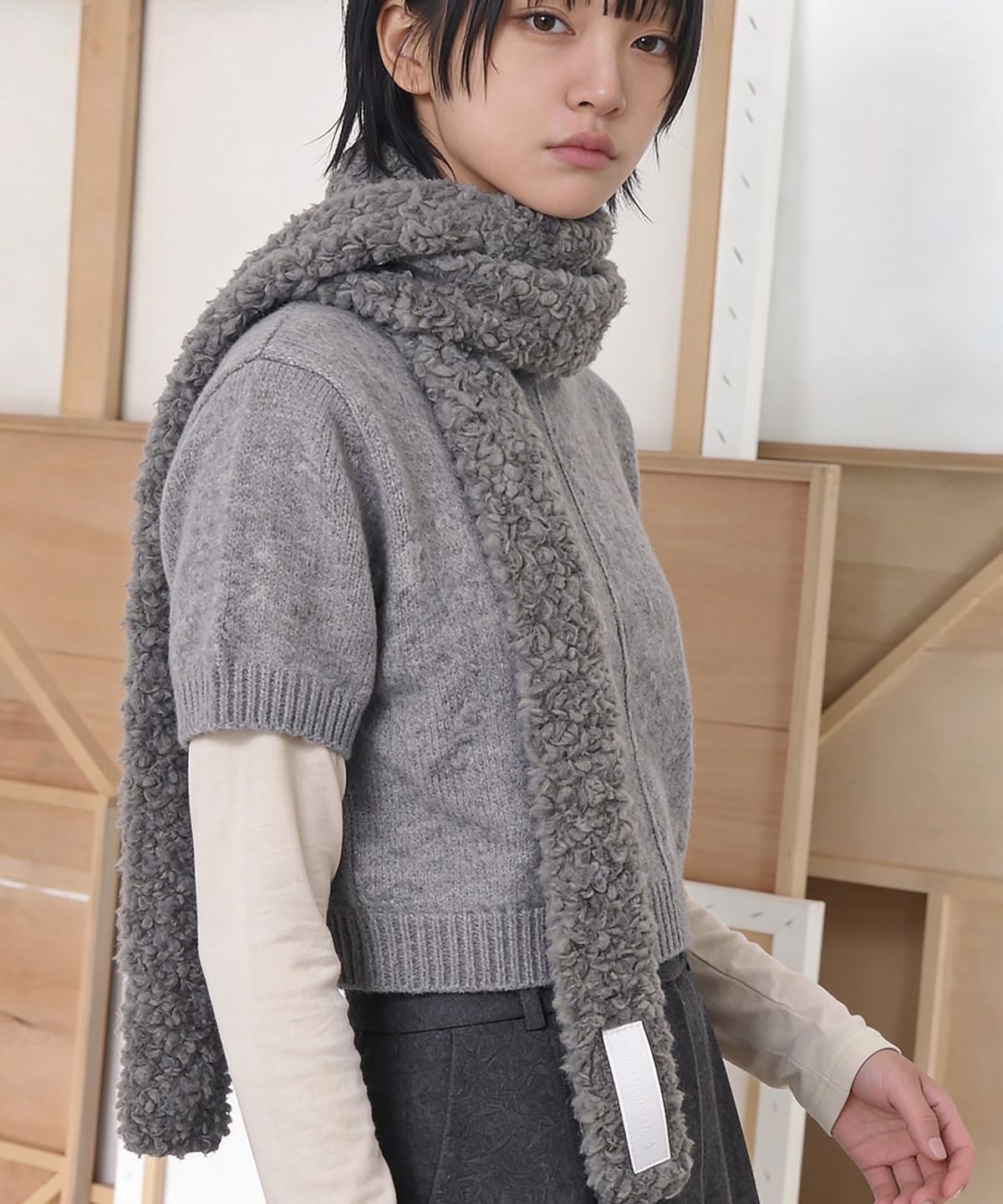 언더컨트롤 스튜디오(UNDERCONTROL STUDIO) 모헤어 부클 롱 겨울 여성 방한 목도리 머플러 LINE MUFFLER / MOHAIR BOUCLE / CHARCOAL