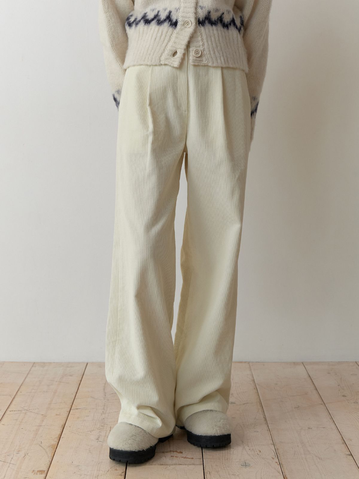 리엘(RE L) Corduroy pintuck pants (cream)