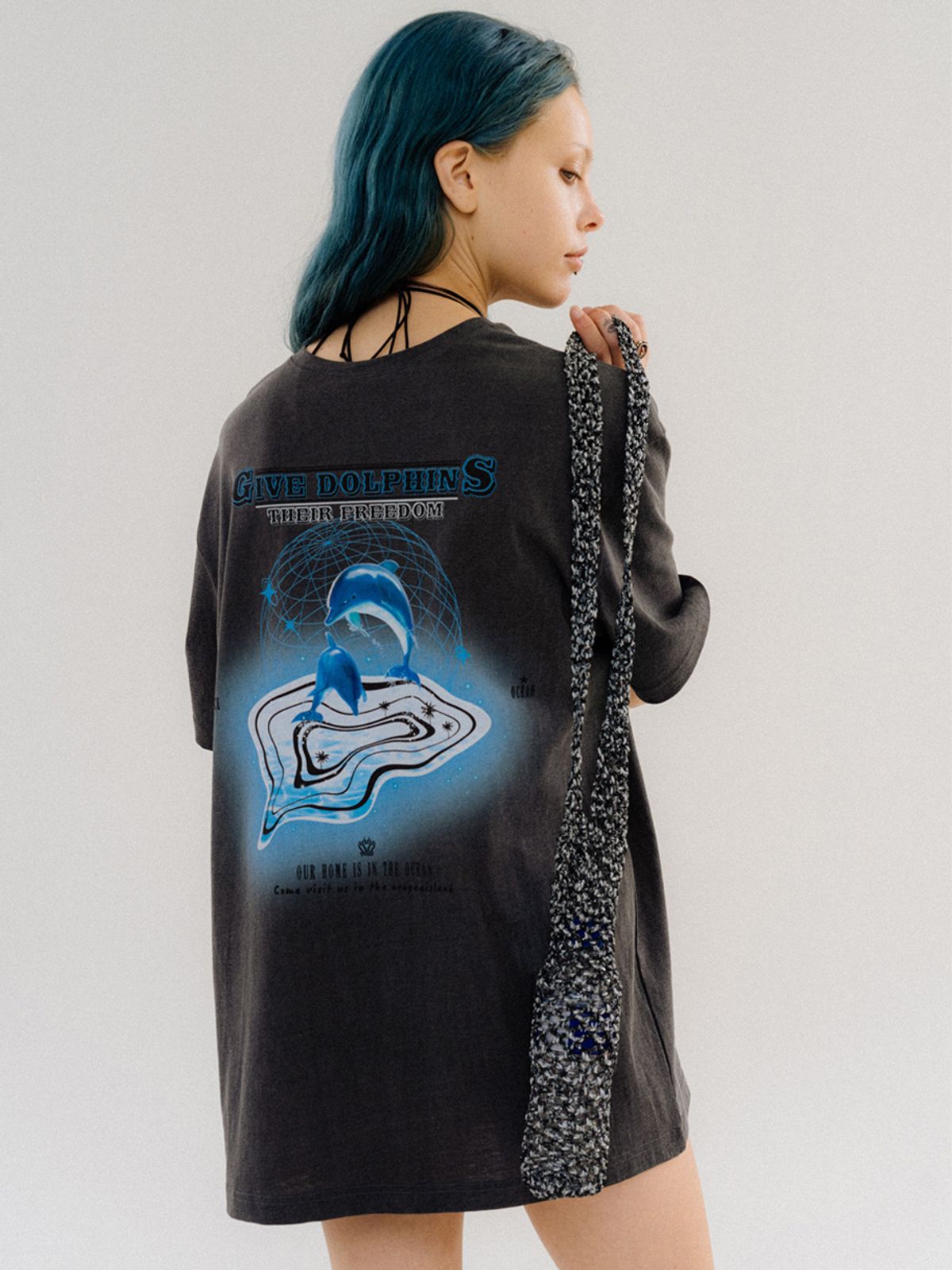 오로지(OROGEE) Dolphin Freedom Two-way T-shirt-Dark Grey