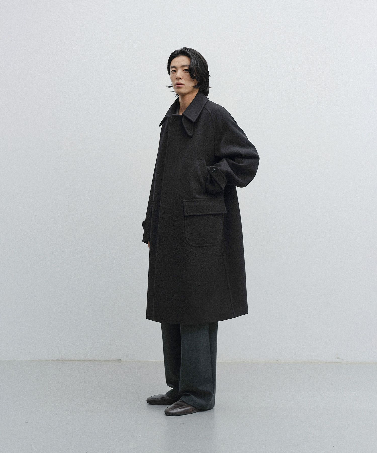 어나더 오피스(ANOTHER OFFICE) Voyager Balmacaan Coat (Black