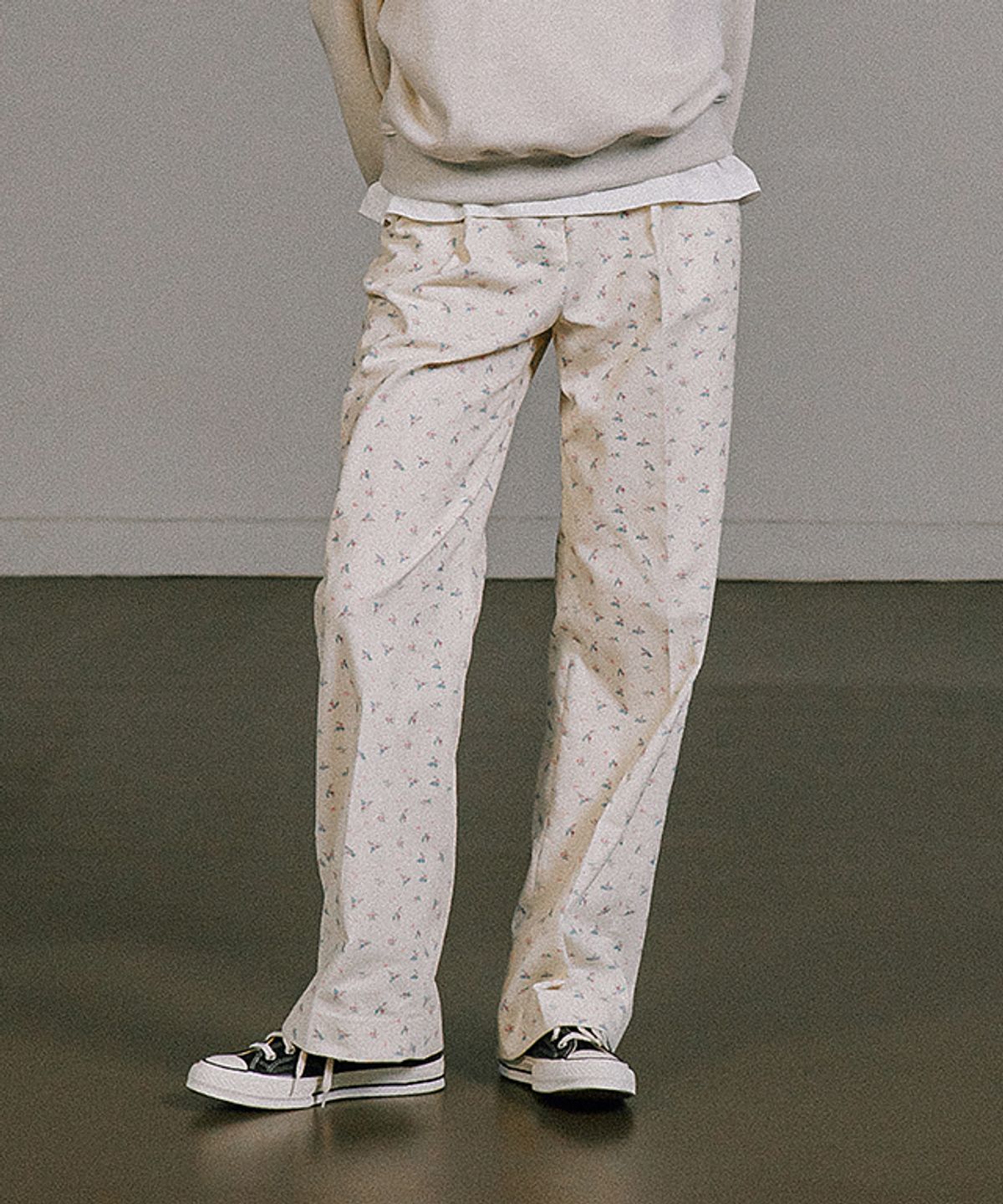론론(RONRON) FLOWER PATTERN CORDUROY PANTS IVORY