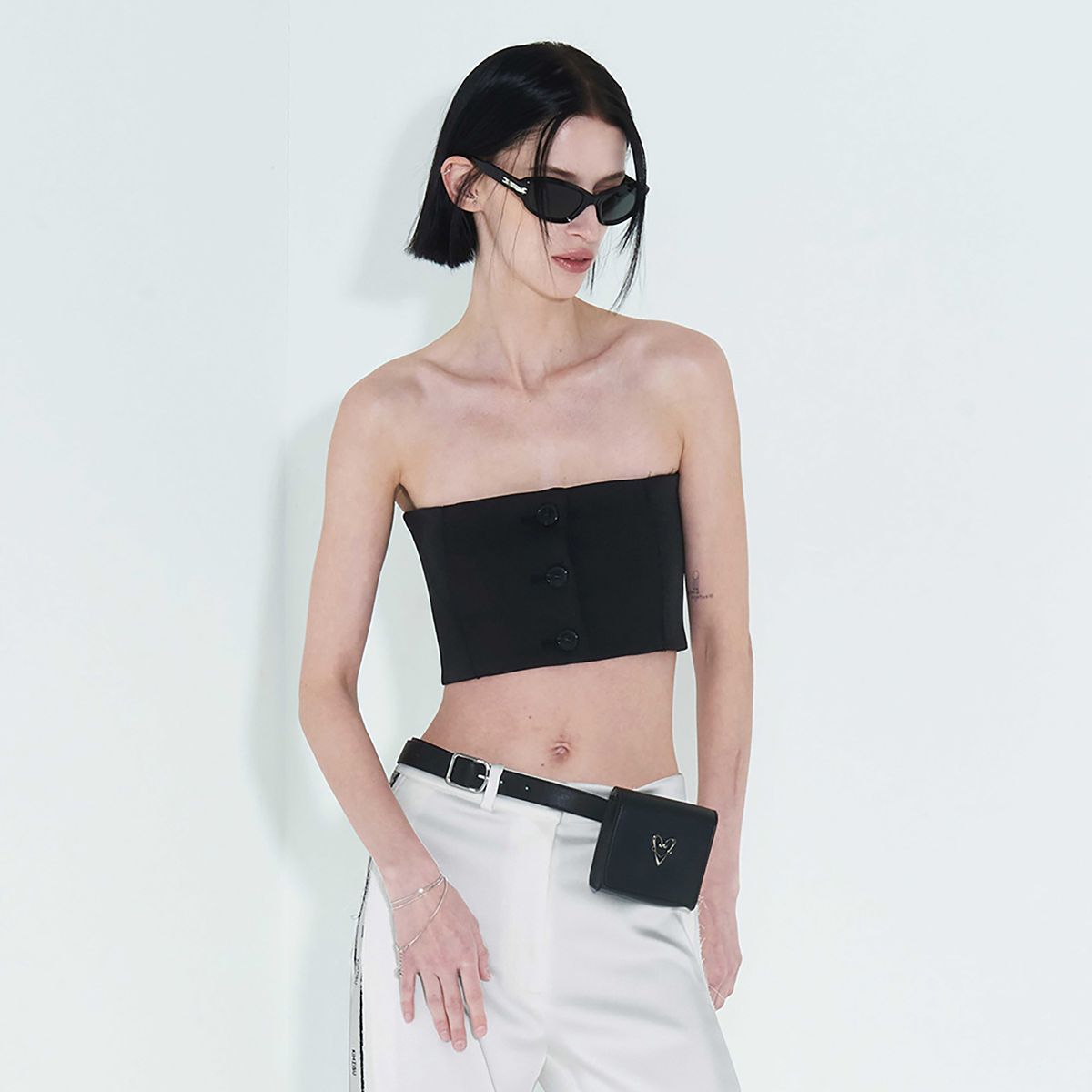 킴지수(KIMZISU) Raw Edge Button Tube Top _ Black