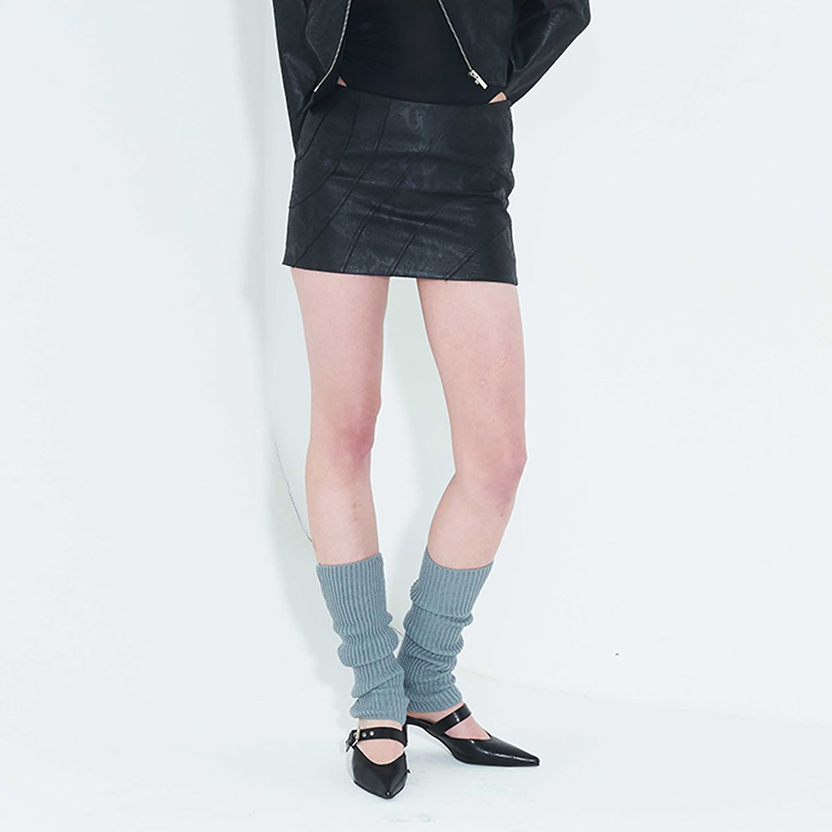 킴지수(KIMZISU) Faux-Leather Low Rise Mini Skirt _ Black