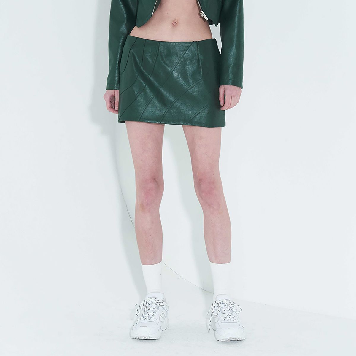 킴지수(KIMZISU) Faux-Leather Low Rise Mini Skirt _ Green