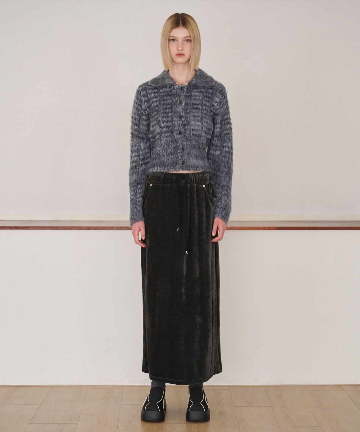 에트몽(ETMON) Velvet Banding Logo Skirt, Charcoal
