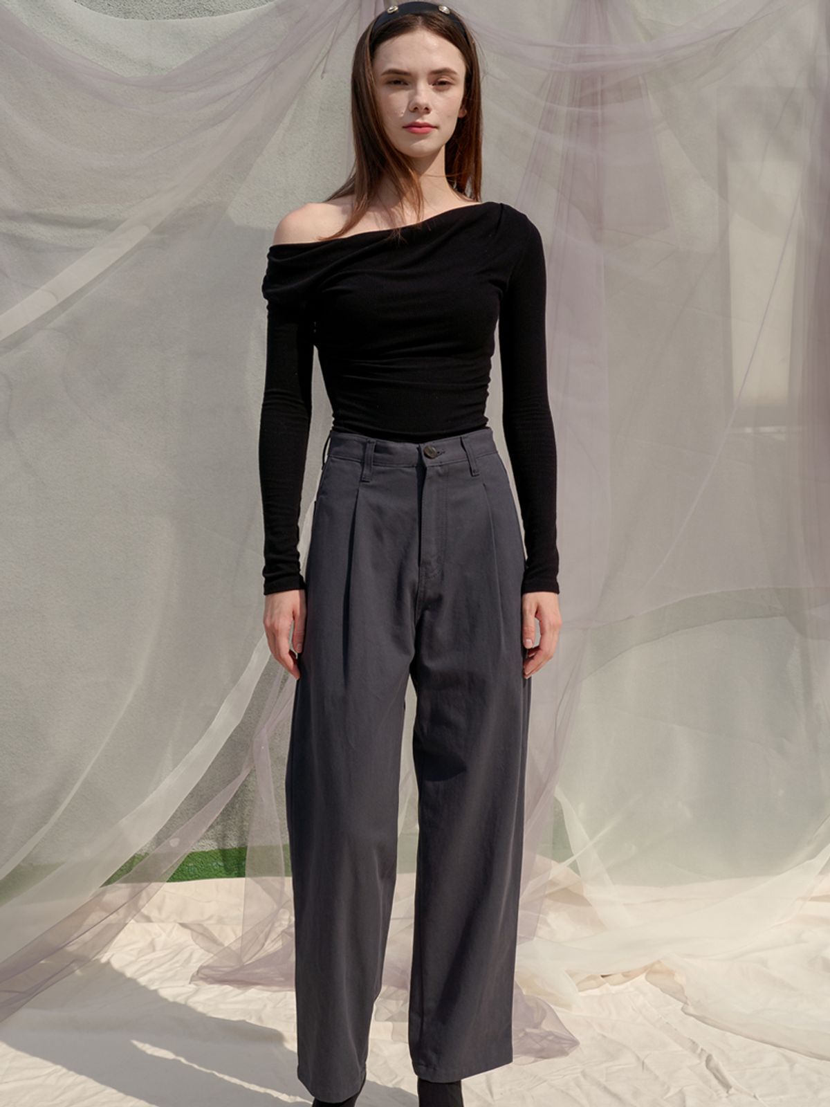 쏘리, 투 머치 러브(SORRY, TOO MUCH LOVE) Baggy Pin tuck Cotton Pants_Charcoal