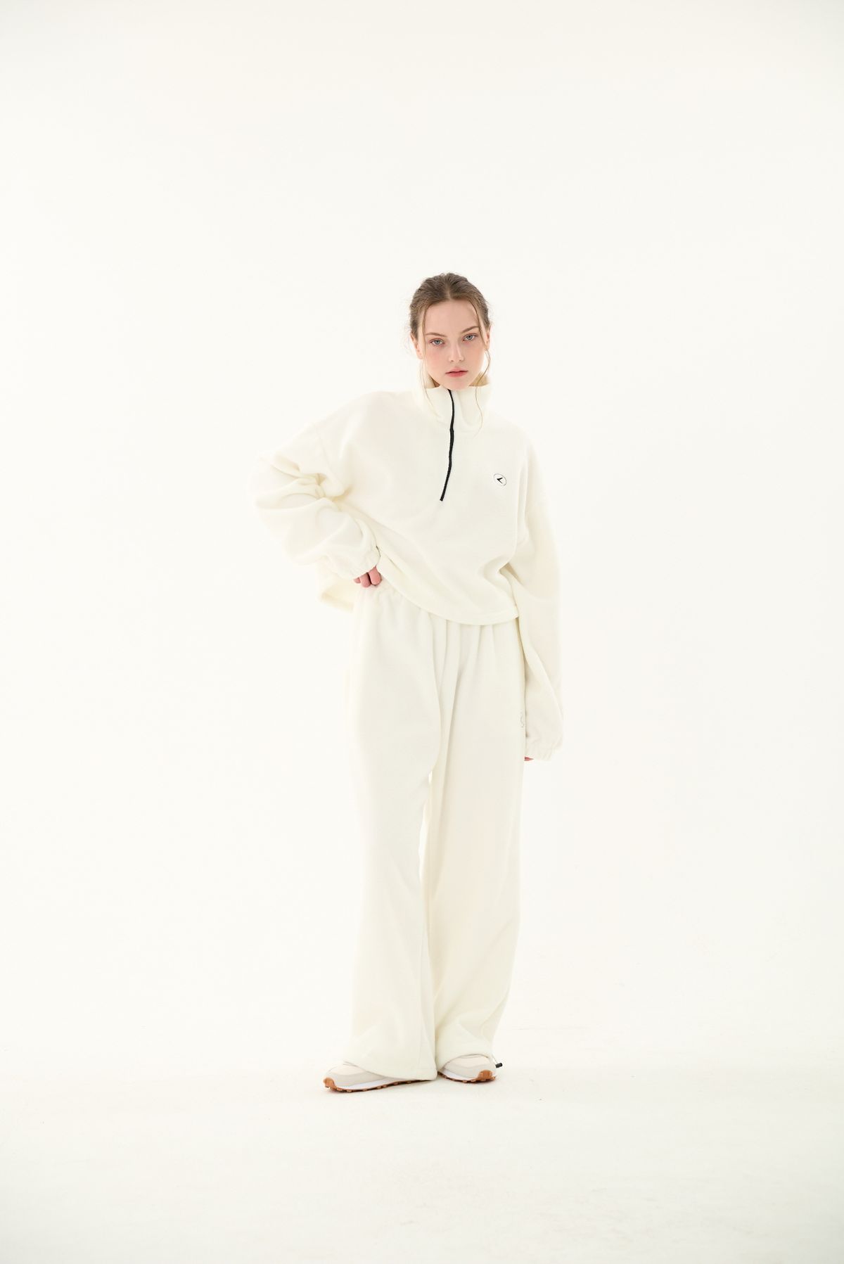 인터레스트(INTEREST) CROP HALF ZIP UP_IVORY