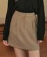 슈페리어 원턱 미니스커트 베이지