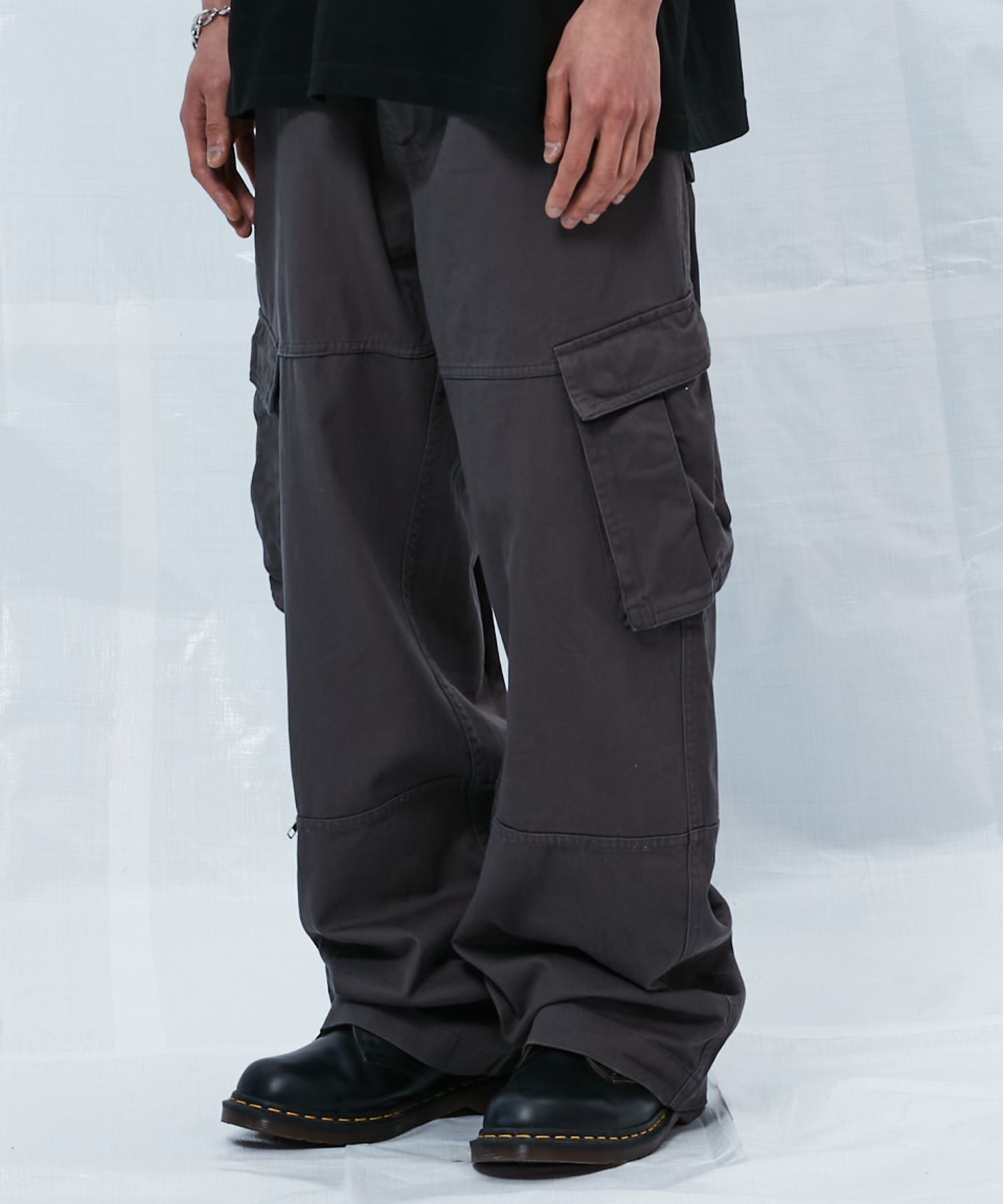 パンツ coyseio BIG POCKET CARGO PANTS CHARCOAL Coyseio Big Pocket Cargo Pants - Charcoal | 하이츠스토어