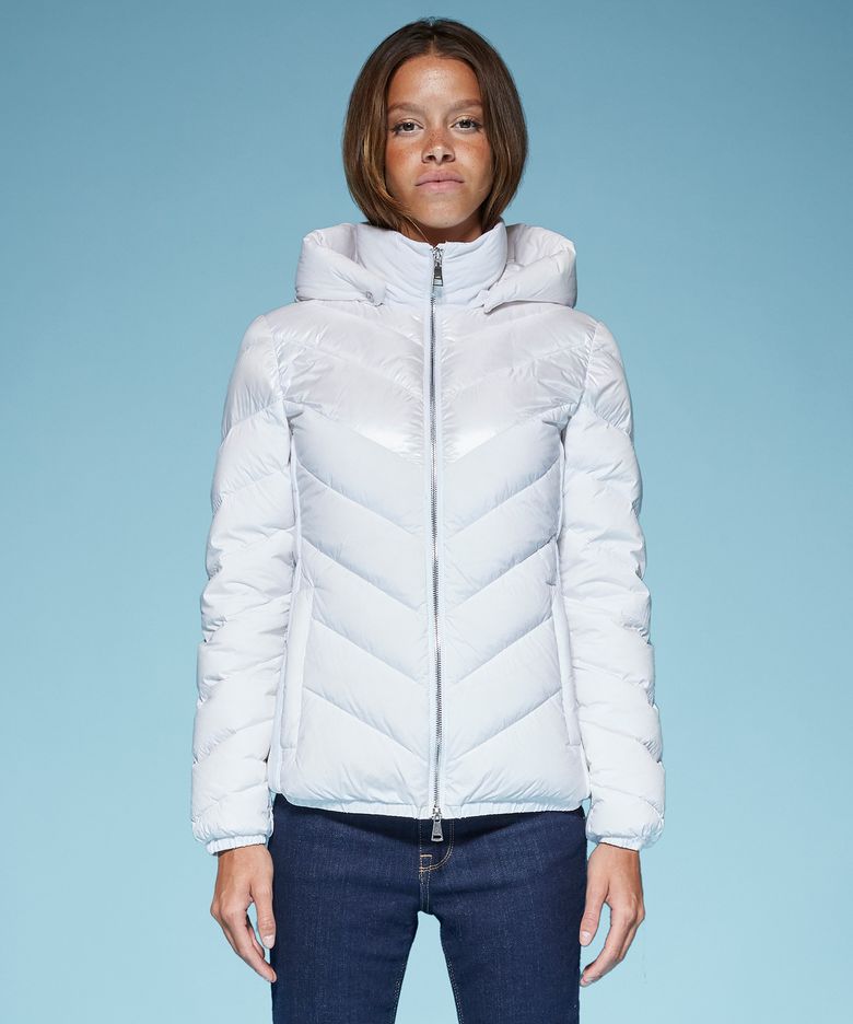 DOWN JACKET WITH DETACHABLE HOOD (WHITE) [8AW663]