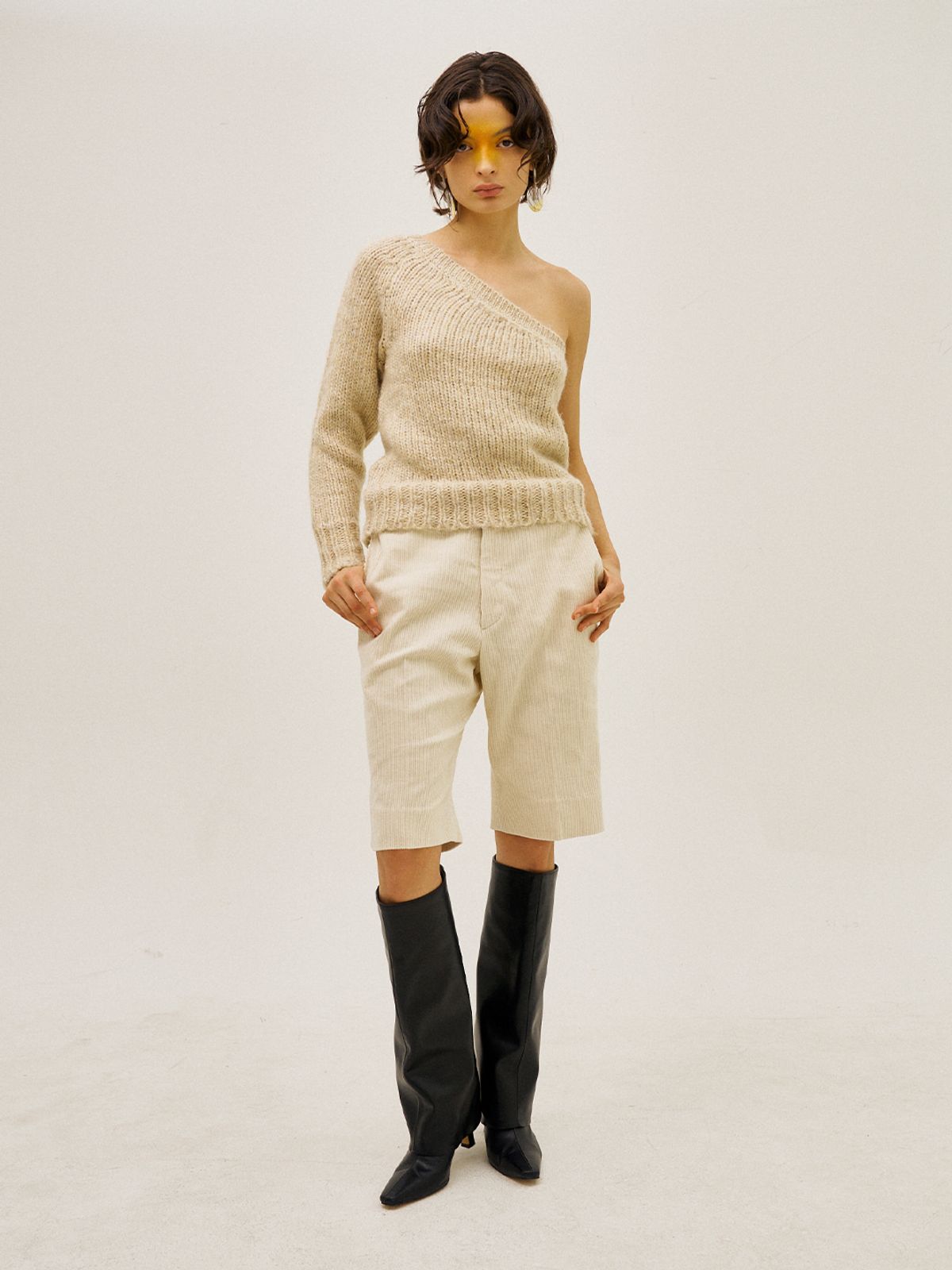 그리디어스(GREEDILOUS) One-Shoulder Knit Top Beige