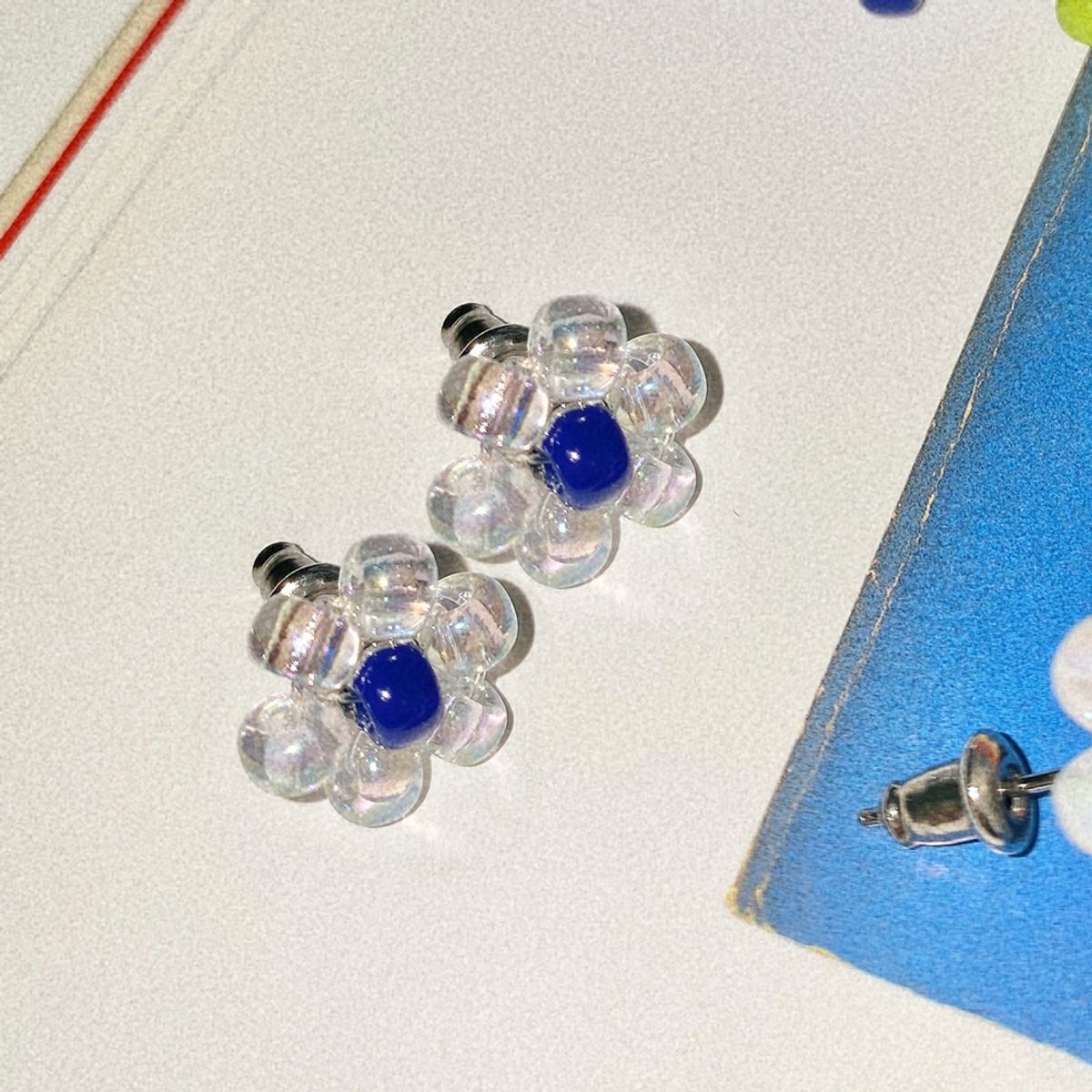 러브오낫(LOVE OR NOT) Shiny Glass Flower Beads Earring
