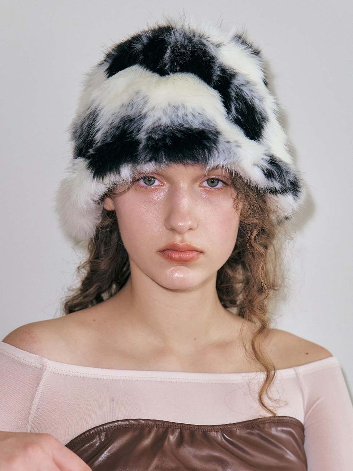 포에지담(POESIEDAME) FUR MEATEL HAT IN BLACK TABBY