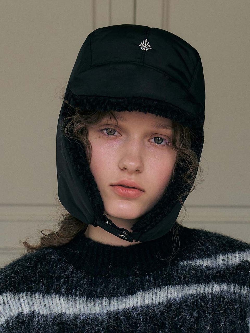 キャップ POESIE DAME : 24FW / PADDING EARFLAP HAT (2COLORS) MUSINSA公式 | POESIEDAME PADDING EARFLAP HAT IN BLACK