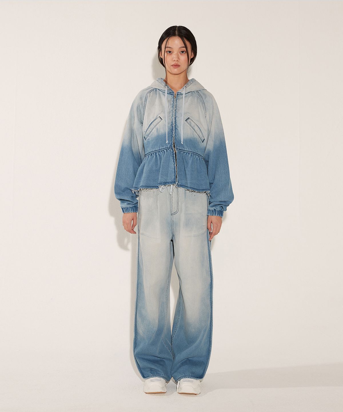 솔티페블(SALTY PEBBLE) GRADATION DENIM FLARED HOOD ZIP UP [BLUE]
