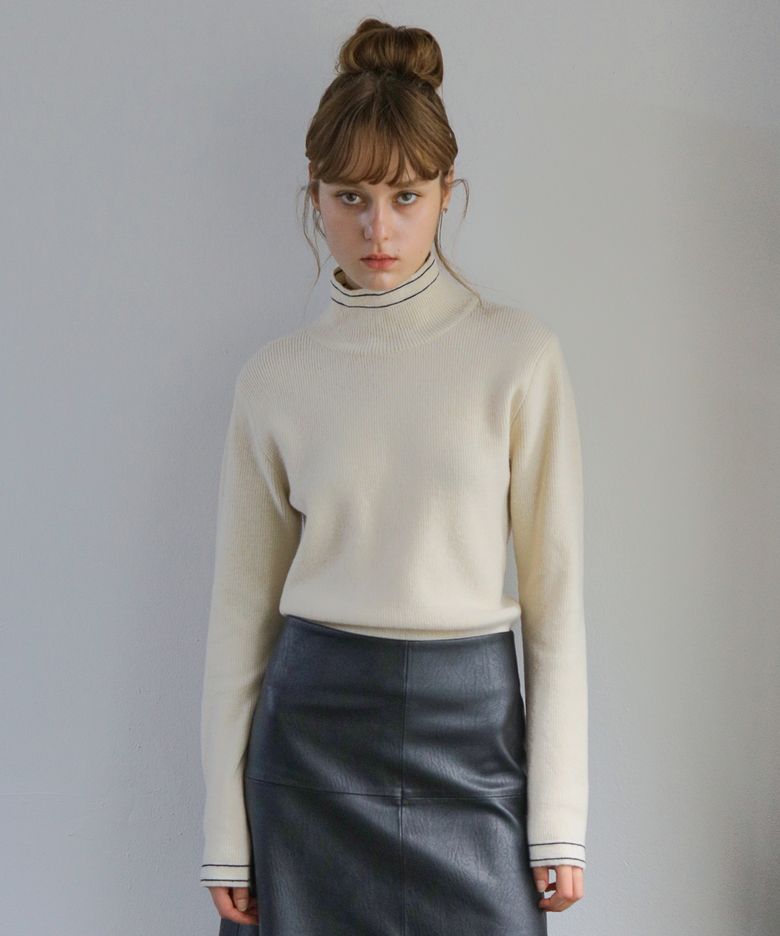 LINE TURTLENECK PULLOVER / IVORY