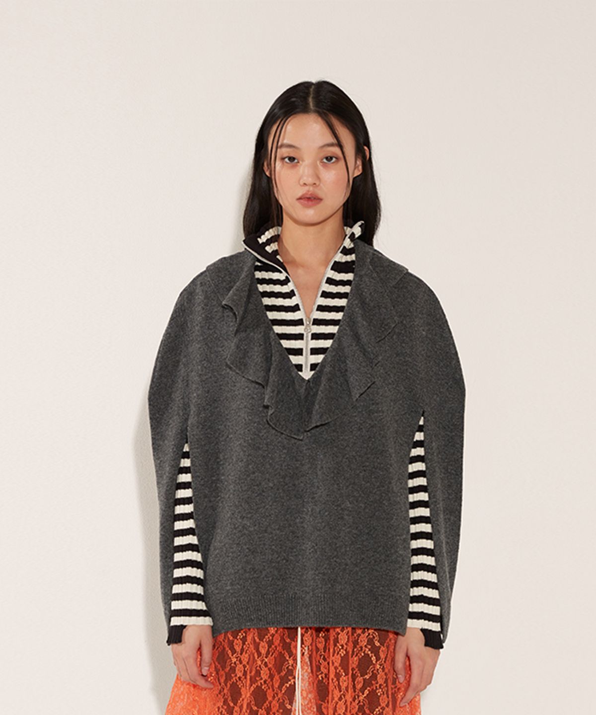 솔티페블(SALTY PEBBLE) FLARE CAPE WOOL KNIT [CHARCOAL]