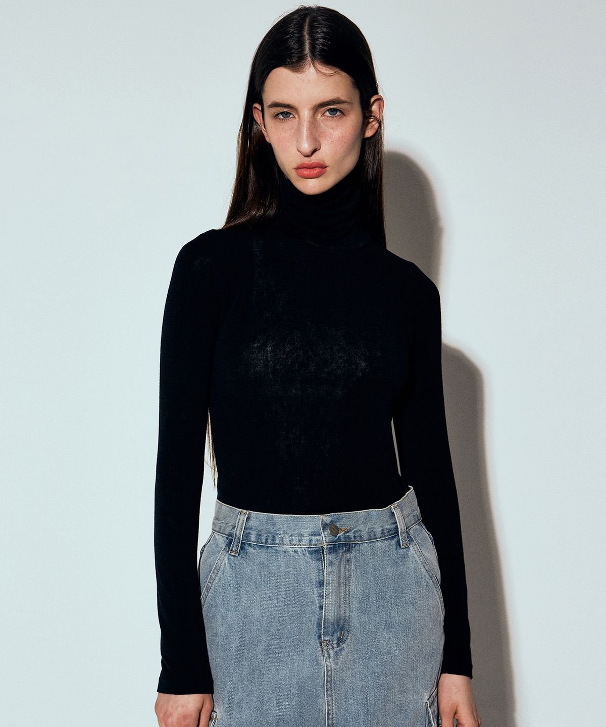 닉앤니콜(NICK&NICOLE) MINIMAL SLIM TURTLENECK TOP_BLACK