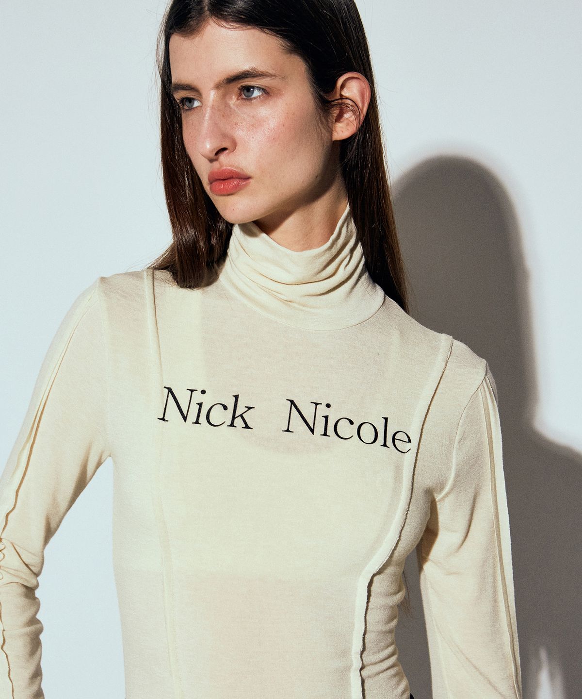 닉앤니콜(NICK&NICOLE) NICOLE PINTUCK LINE TURTLENECK TOP_LIGHT BEIGE