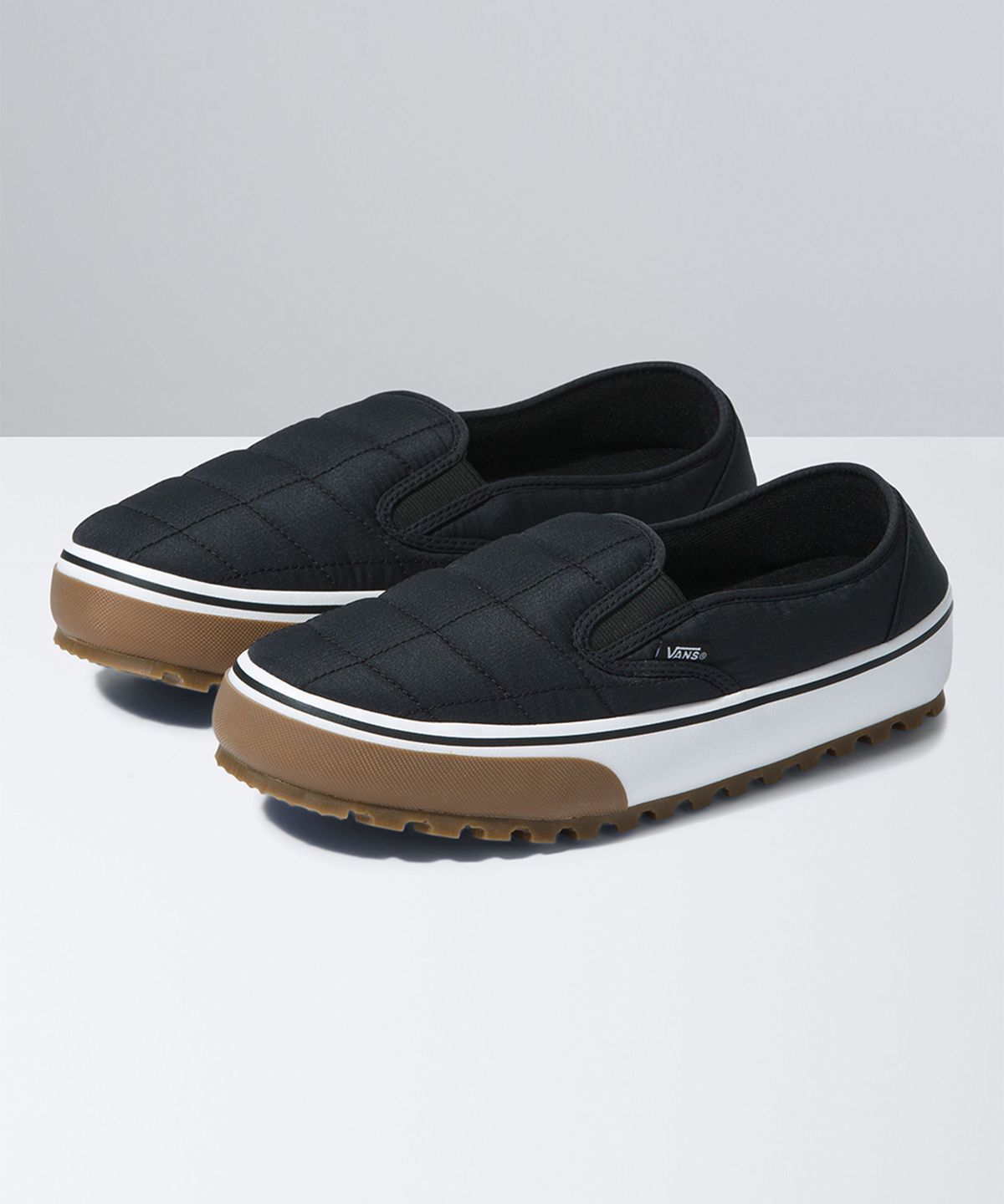 반스(VANS) 스노우 랏지 슬리퍼 반스 가드 - 퀼디드 블랙