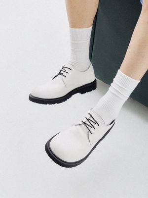 C02 벨루가 소가죽 더비 화이트