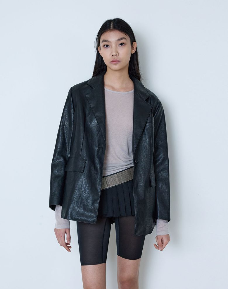 오버 핏 비건 레더 블레이저(블랙)