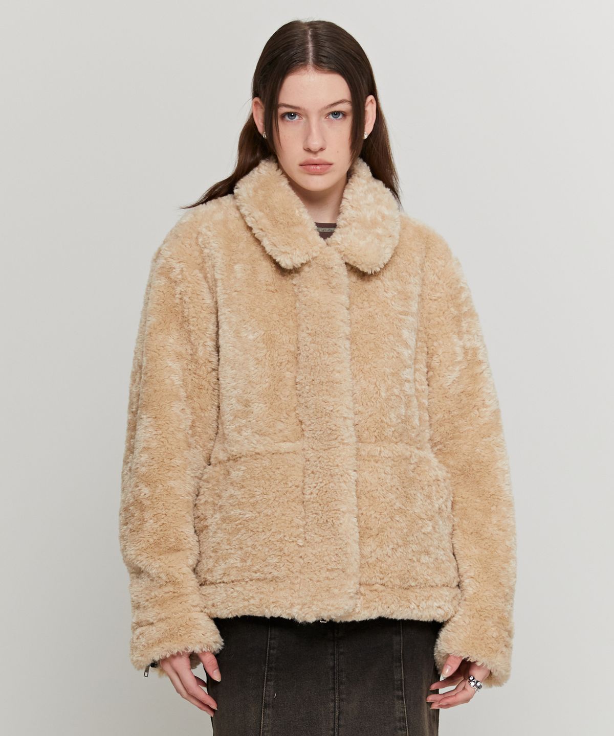 앤드로스(ANDROS) Spread Collar Shearling Jacket - Ivory