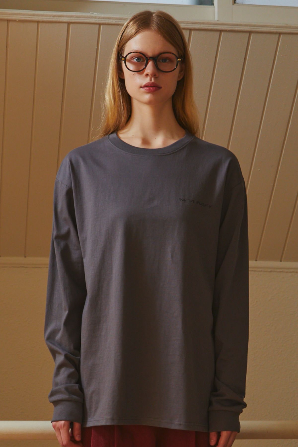 포더웨더(FOR THE WEATHER) 레빗 그래픽 티셔츠 (차콜)
