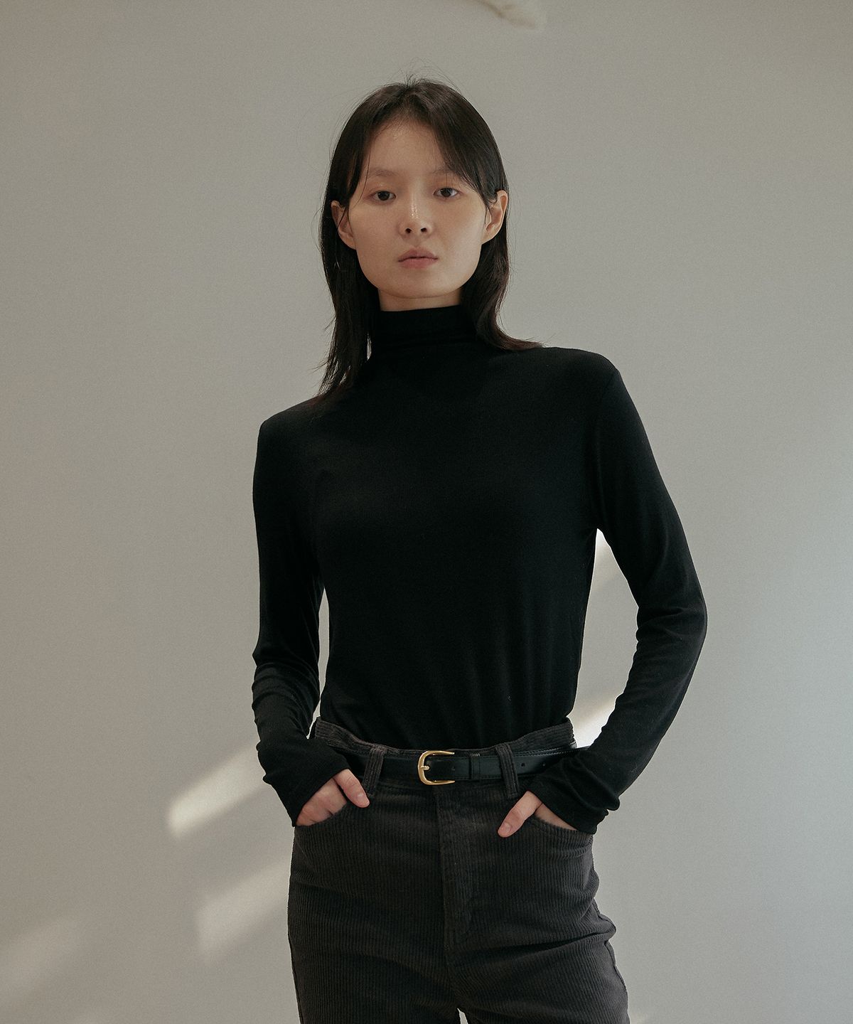 라미네즈(LAMINEZ) 소프트 터틀넥 티셔츠 - 블랙