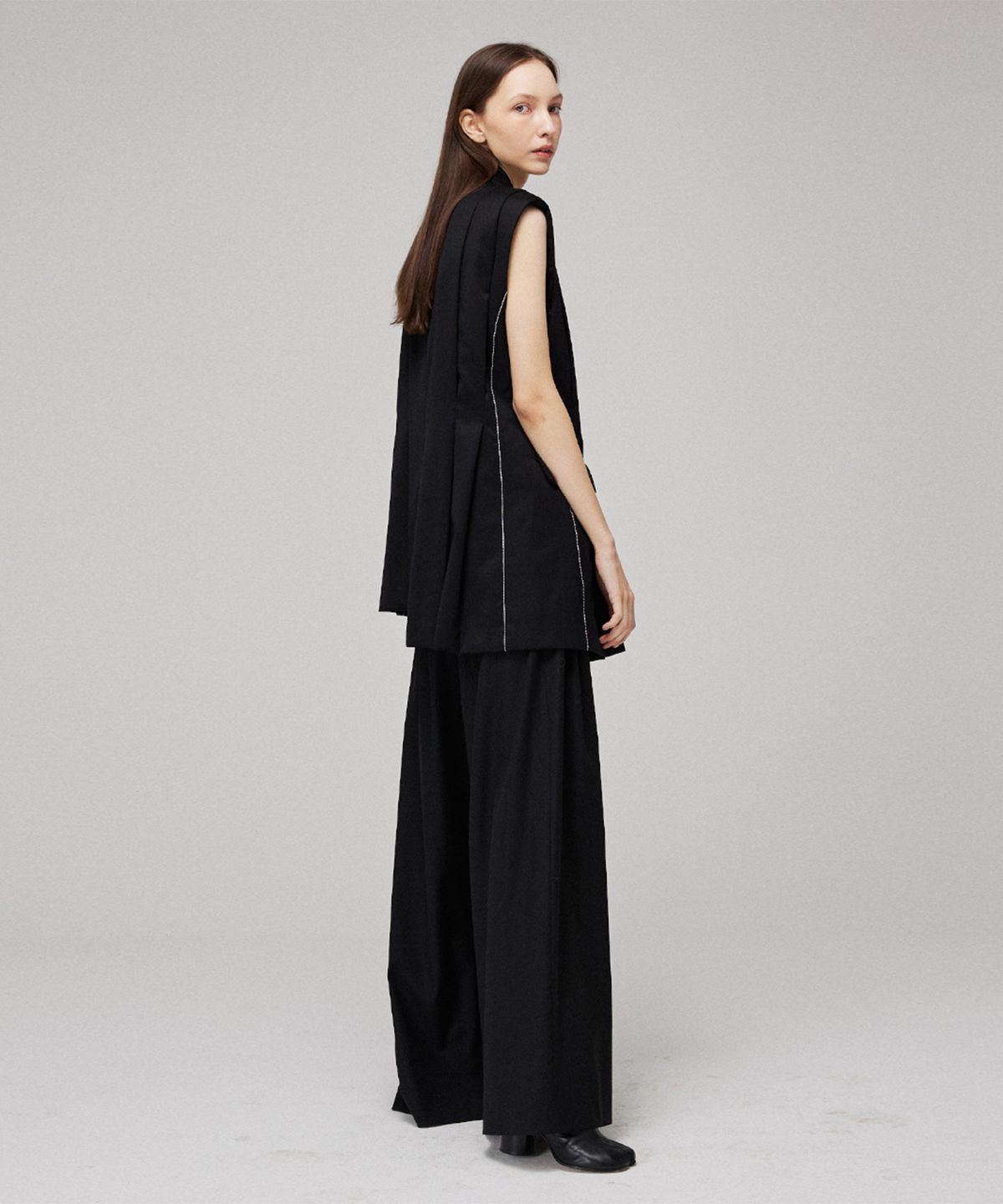 므아므(MMAM) Pleated line signature vest