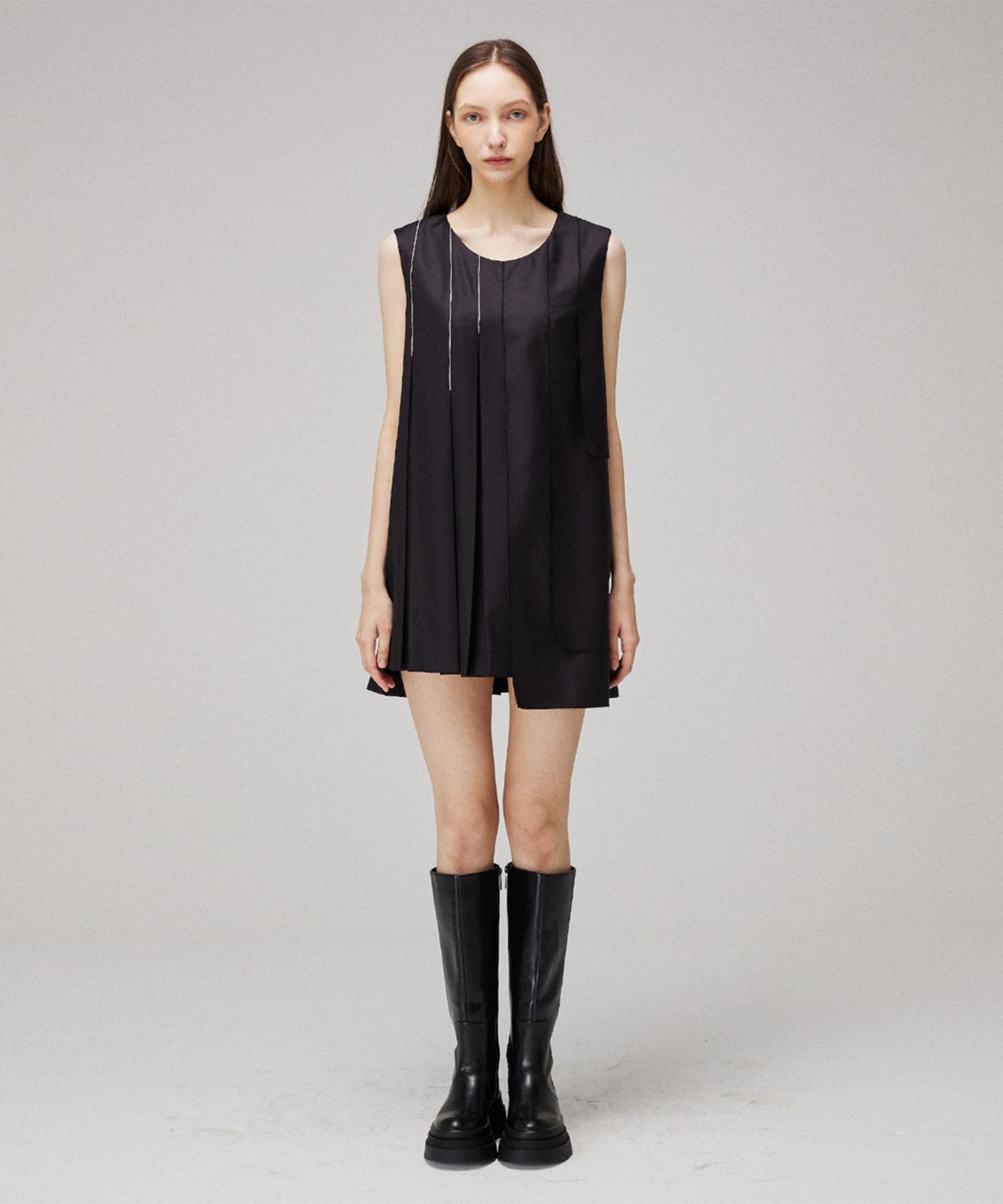 므아므(MMAM) Pleated unbalance stitch sleeveless dress