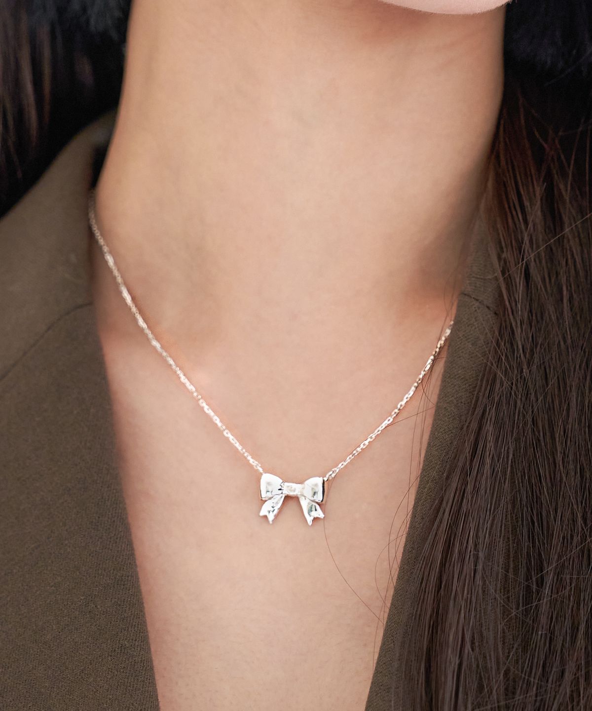 포스트루드(POSTLUDE) [SILVER] C RIBBON PENDANT N (2 COLORS)