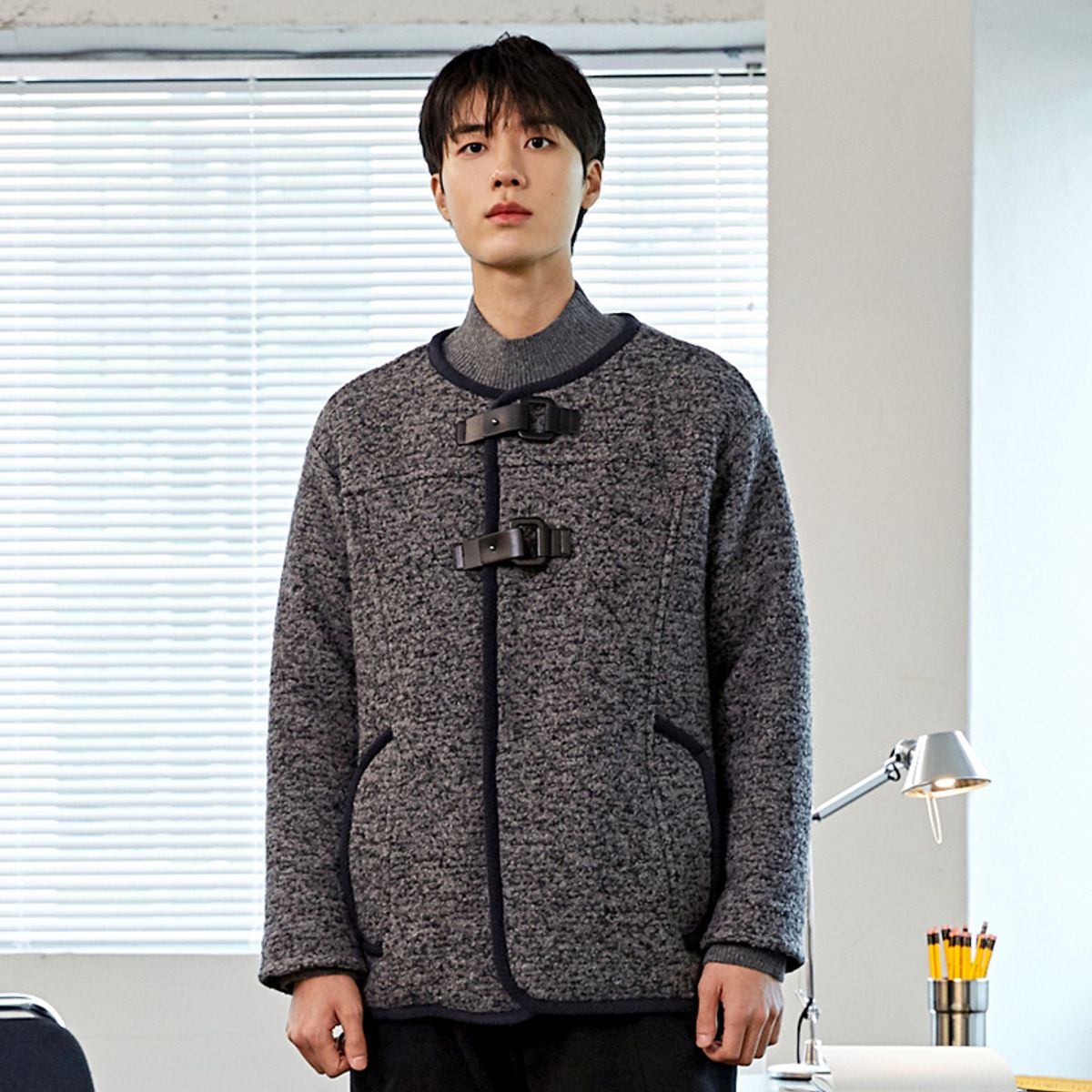 커스텀어스(CUSTOMUS) 바인딩 라운드넥 더블비죠 자켓 CXS23WWJKA82