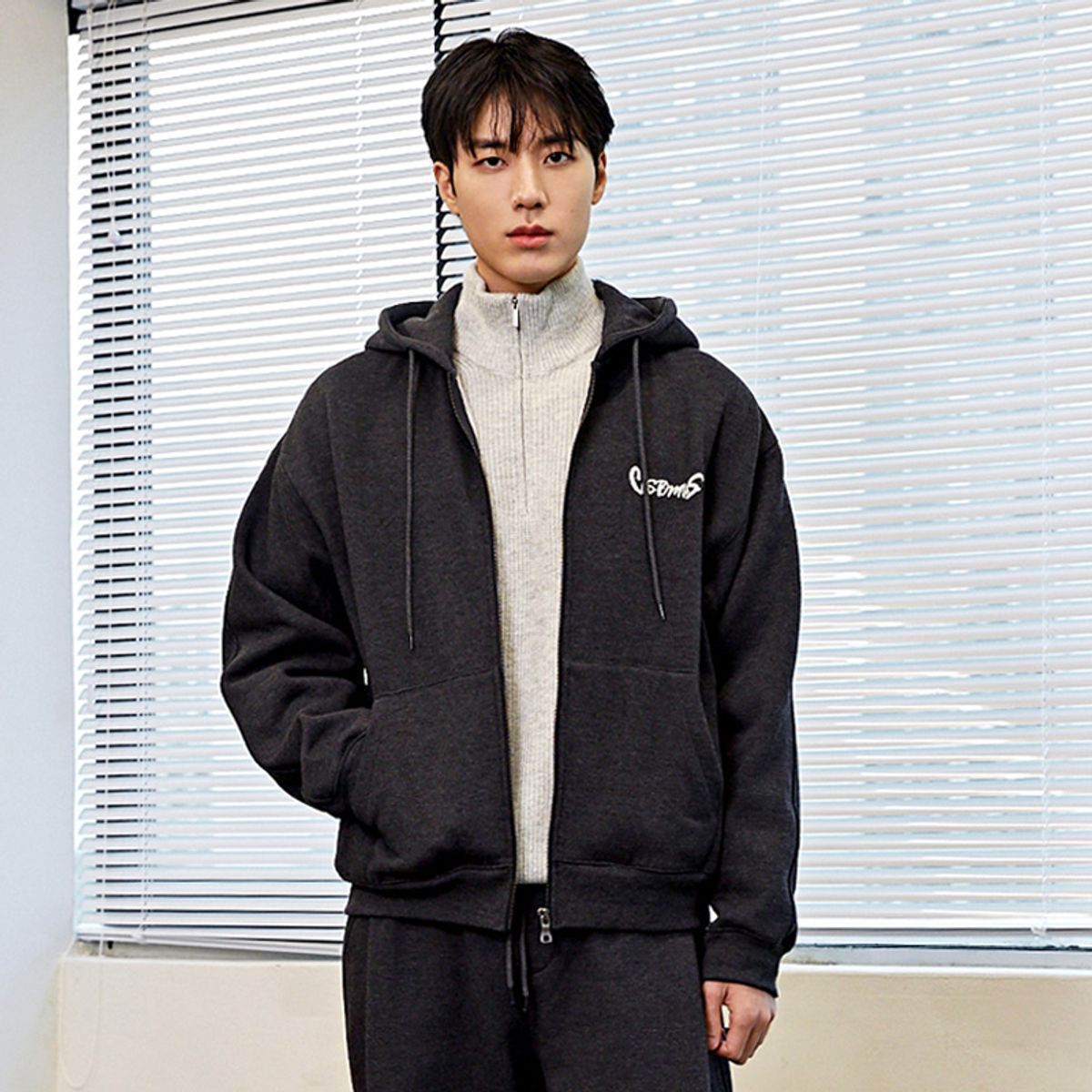 커스텀어스(CUSTOMUS) 프린세스라인 오버핏 기모 후드 집업 CFUCOWKHJA01
