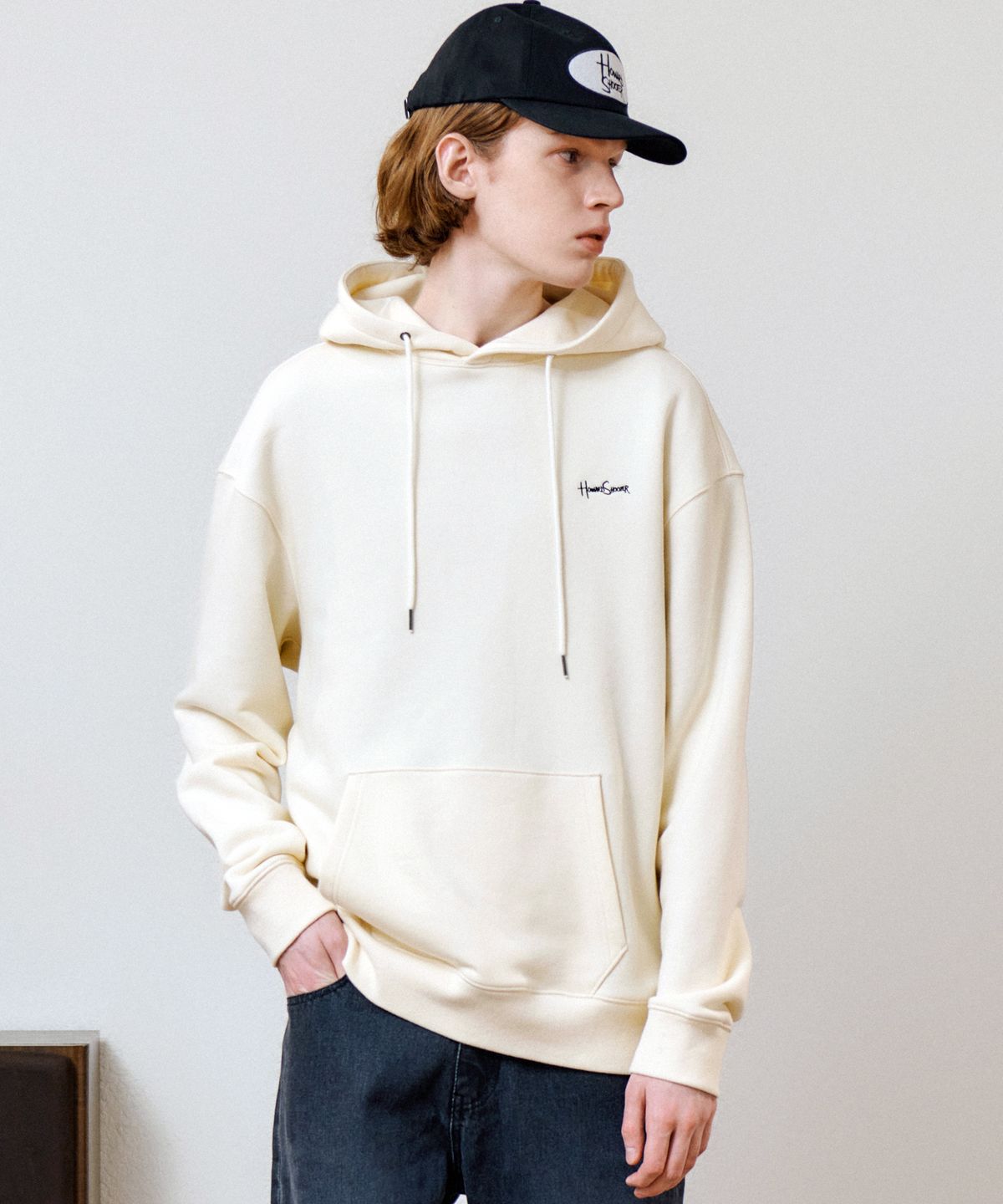 하워드슈터(HOWARDSHOOTER) 남여공용 스판 세미오버핏 후드티셔츠 아이보리 HS LOGO HOODIE ivory