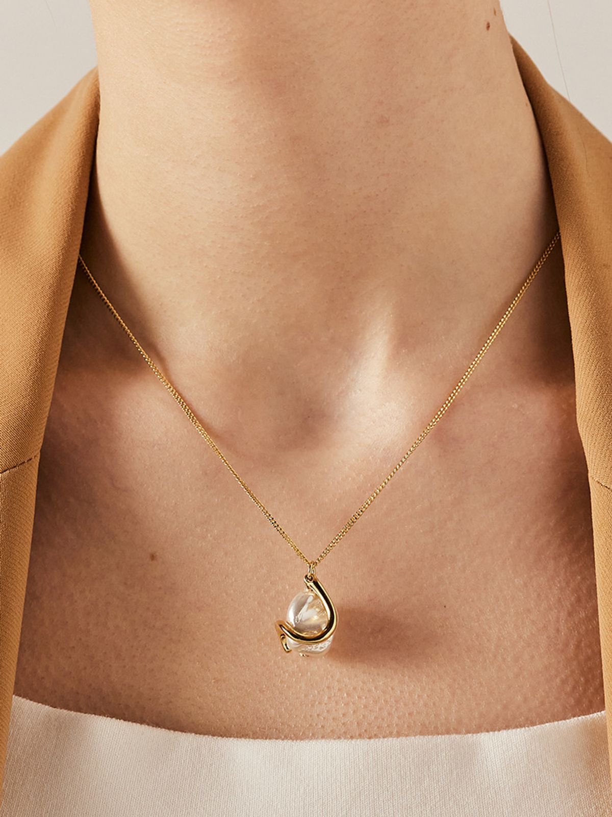 소수(SOSOO) Baroque Pearl Point Necklace 바로크 진주 포인트 목걸이