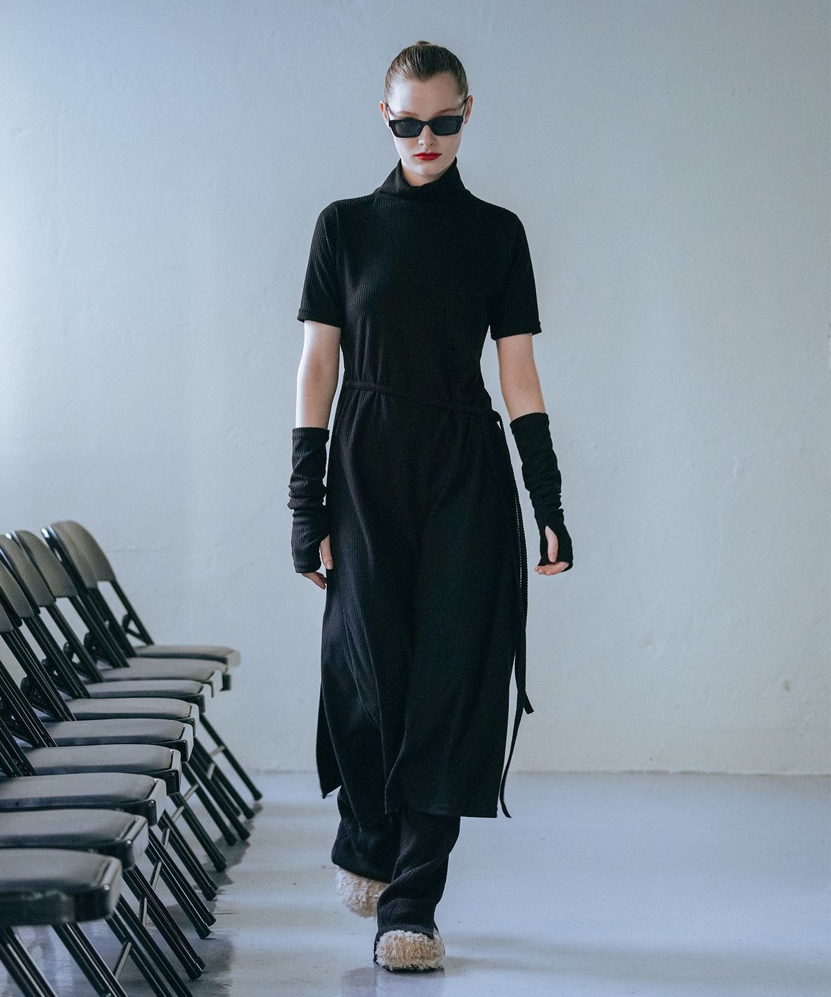 320쇼룸(320SHOWROOM) Turtle neck Wrap Long One piece Black(워머 포함)