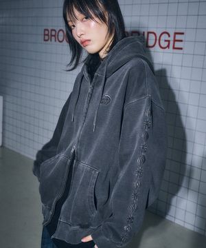 [2-WAY] 슬리브 스타 피그먼트 후드 집업 스모크블랙