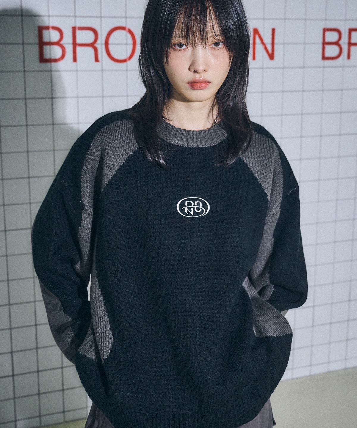 꼼파뇨(CPGN STUDIO) CP 엠블럼 자수 풀오버 블랙