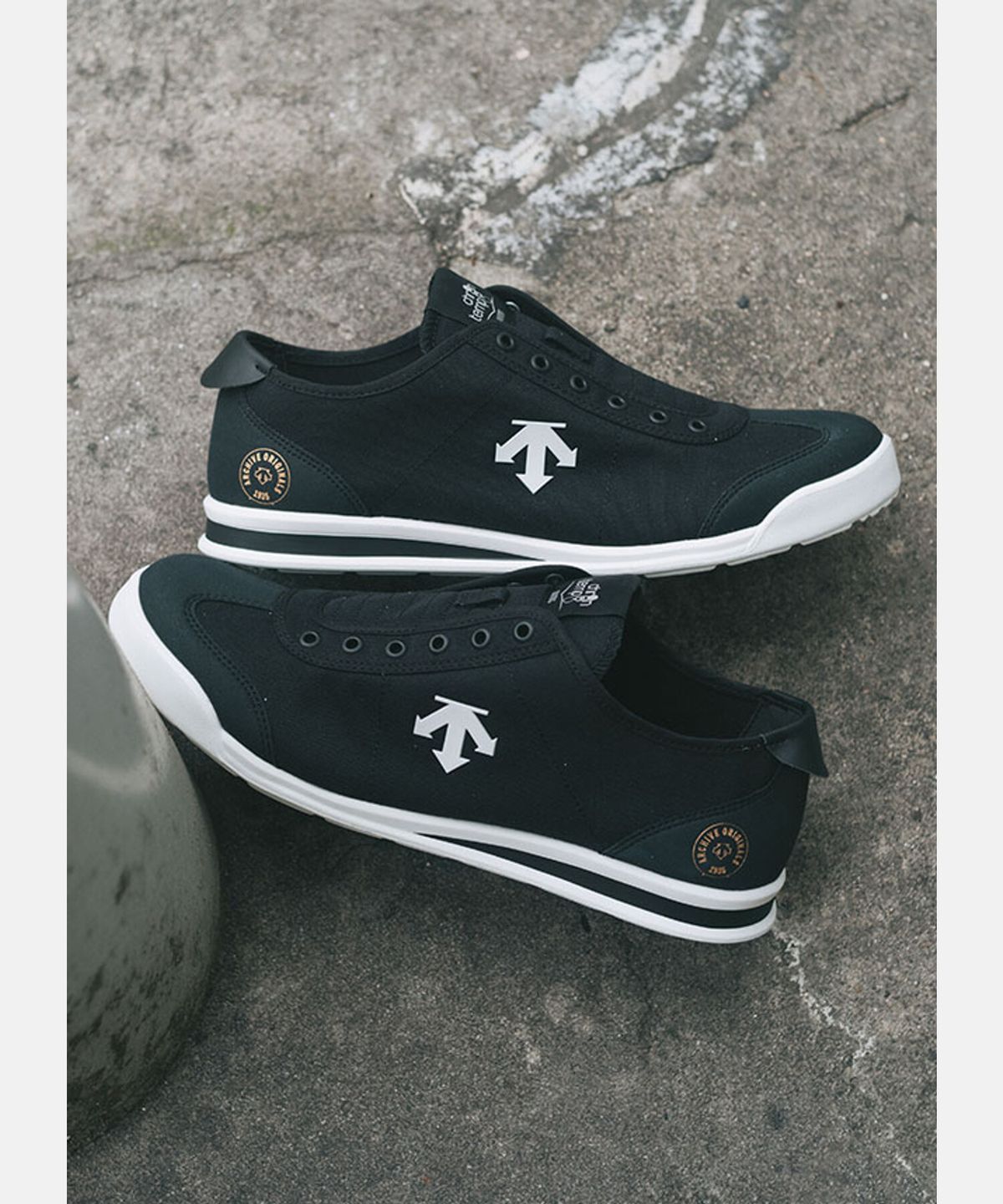 데상트(DESCENTE) 크론템포 슬립온 블랙 SR123LSN22