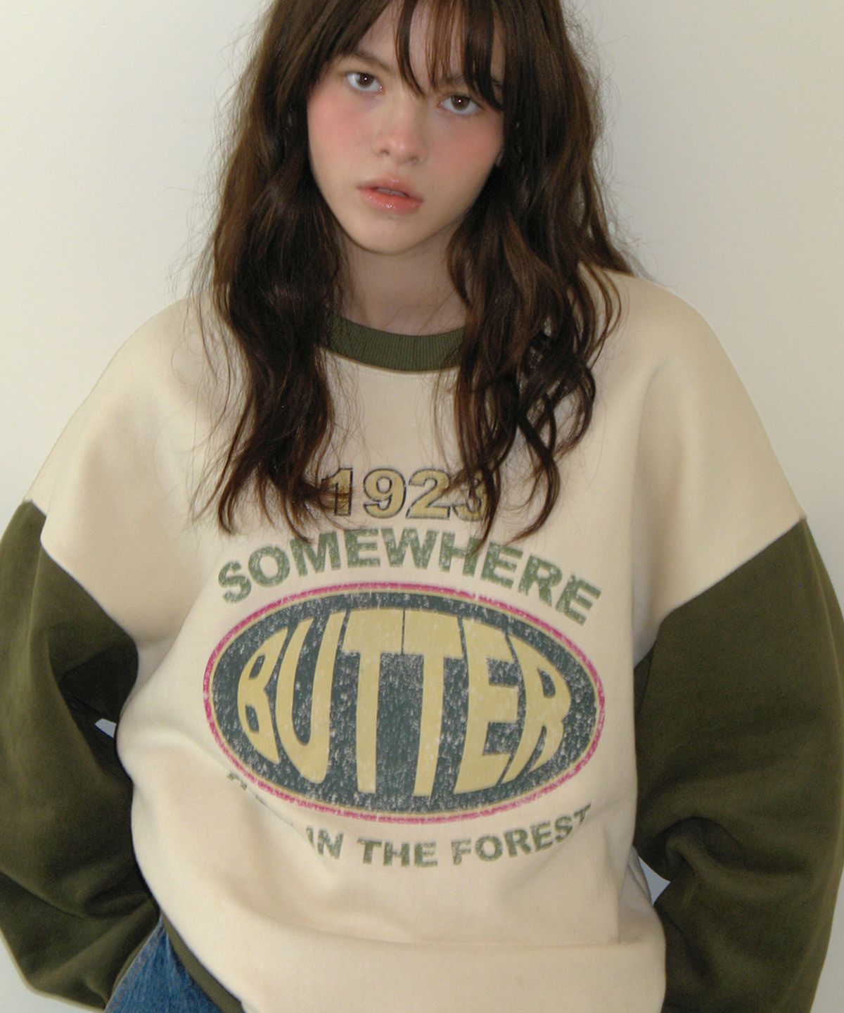 썸웨어버터(SOMEWHEREBUTTER) Casual graphic sweatshirt - cream/khaki